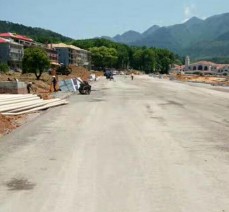 九江市庐山南门市政道路及停车场水稳层摊铺工程